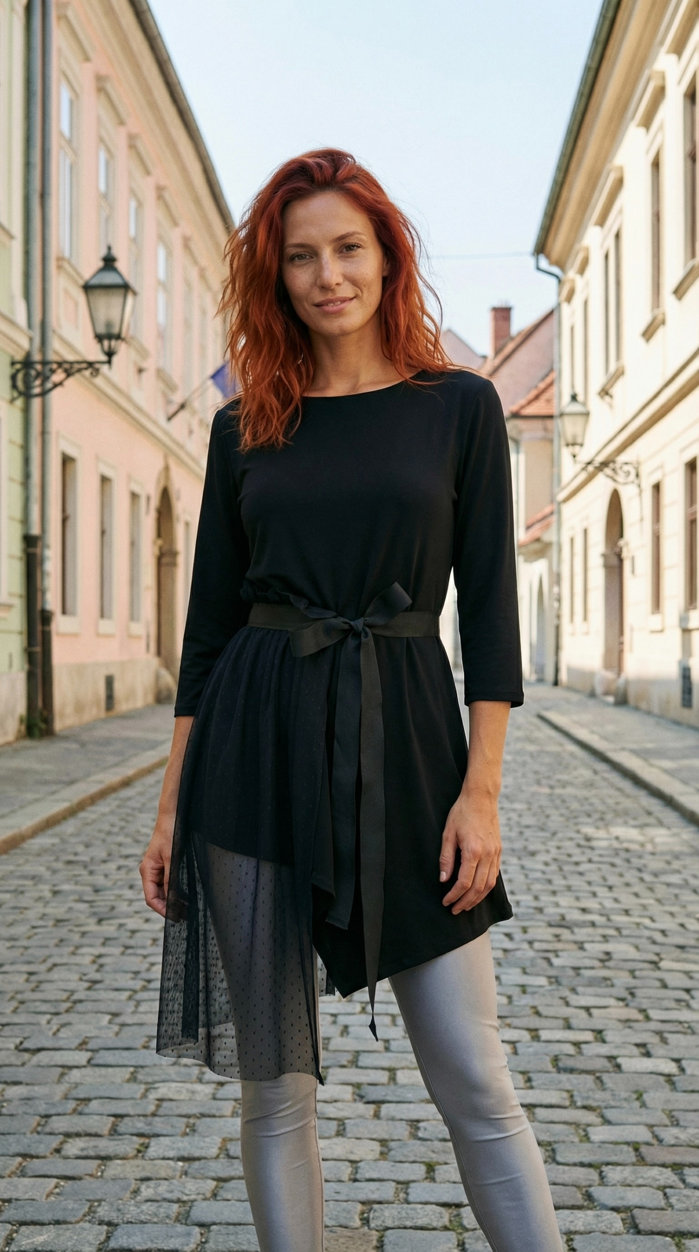 NOIR FALDA crna asimetrična tunika s tilom i pojasom